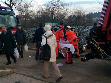 Vatrogasci kod Ljubljane spasili obitelj propalu kroz led umjetnog jezera