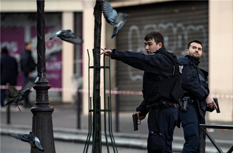 Policija proglasila sigurnima šest pariških škola nakon dojave o bombama