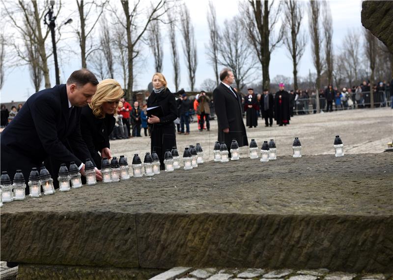 Auschwitz: Grabar-Kitarović u društvu poljskog predsjednika odala počast žrtvama holokausta