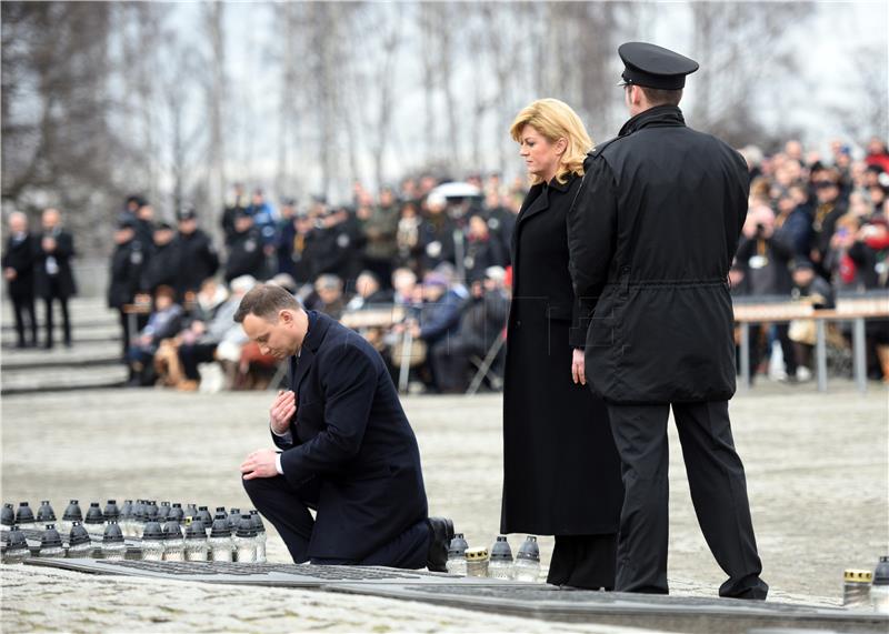 Auschwitz: Grabar-Kitarović u društvu poljskog predsjednika odala počast žrtvama holokausta