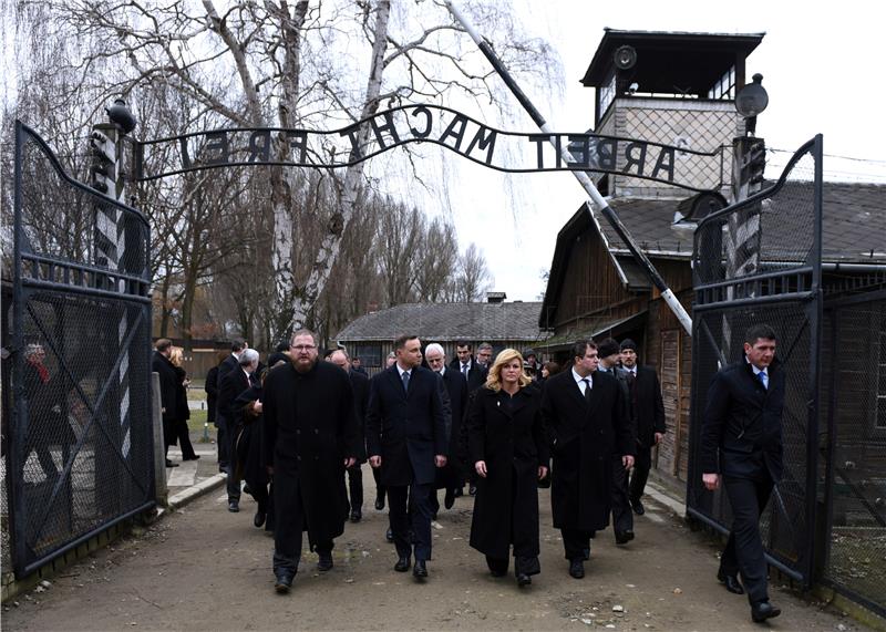 Auschwitz: Grabar-Kitarović u društvu poljskog predsjednika odala počast žrtvama holokausta