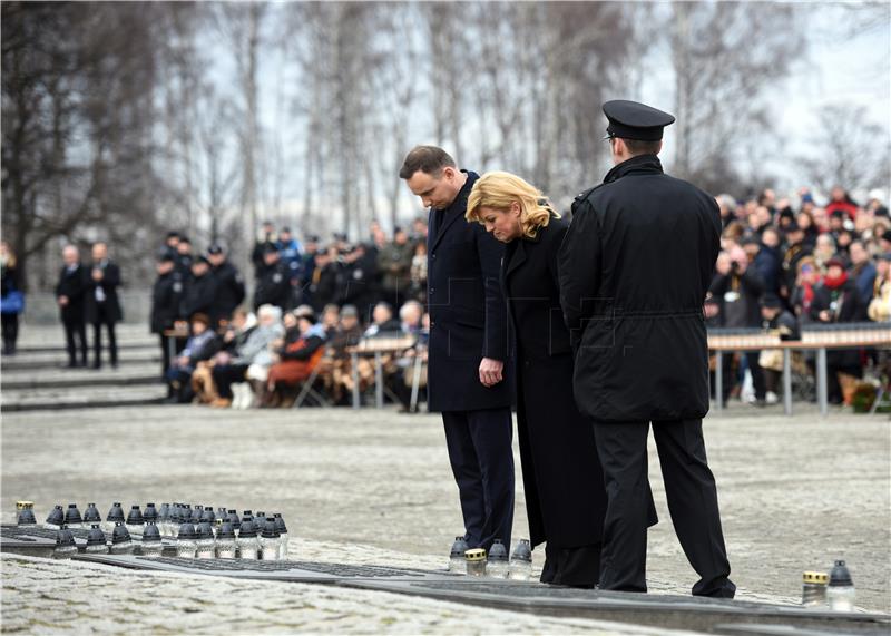 Auschwitz: Grabar-Kitarović u društvu poljskog predsjednika odala počast žrtvama holokausta