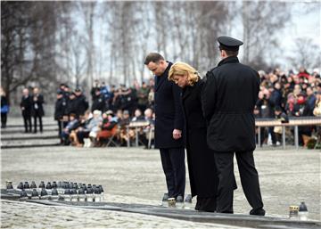 Auschwitz: Grabar-Kitarović u društvu poljskog predsjednika odala počast žrtvama holokausta