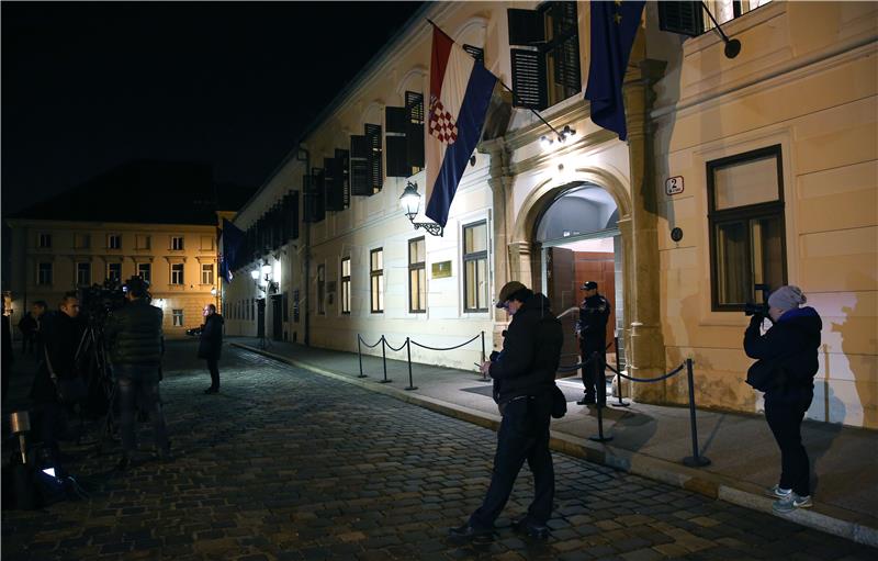 U Banskim dvorima traje sastanak Oreškovića, Crnoje, Karamarka i Petrova