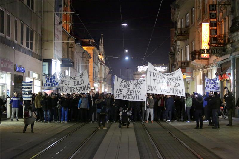 Mirni prosvjed navijača NK Osijek