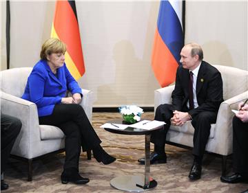 Merkel traži od Putina da stisne separatiste u Ukrajini