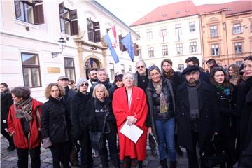 Inicijativa Kulturnjaci2016 održala konferenciju za novinare ispred zgrade Vlade