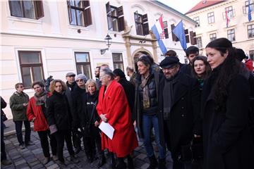 Inicijativa Kulturnjaci2016 održala konferenciju za novinare ispred zgrade Vlade