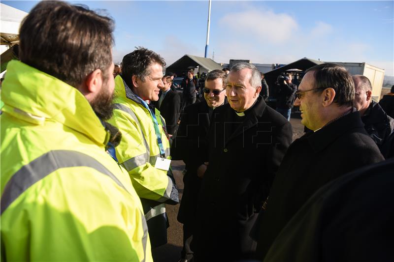 Vatikanski državni tajnik Parolin posjetio izbjeglički centar u Sloveniji