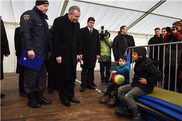 Vatikanski državni tajnik Parolin posjetio izbjeglički centar u Sloveniji