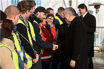 Vatikanski državni tajnik Parolin posjetio izbjeglički centar u Sloveniji