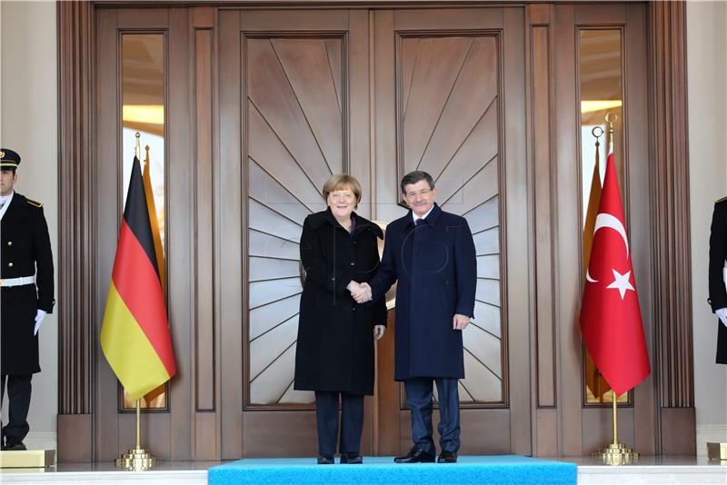 Turska ne pušta Sirijce preko granice, Merkel u Ankari