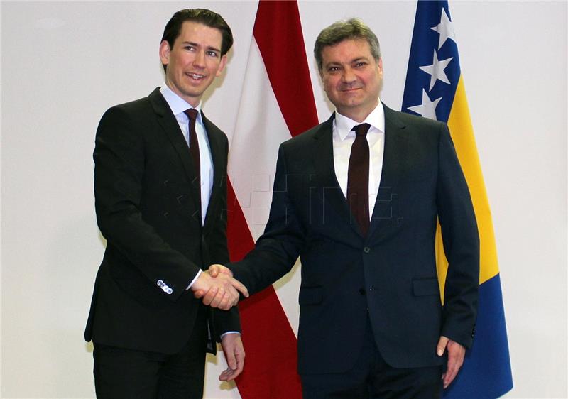 Austrian FM: Macedonia cannot manage refugee crisis alone