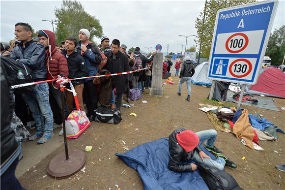 Slovenija: Migranti od ovog tjedna u Austriju samo preko Šentilja