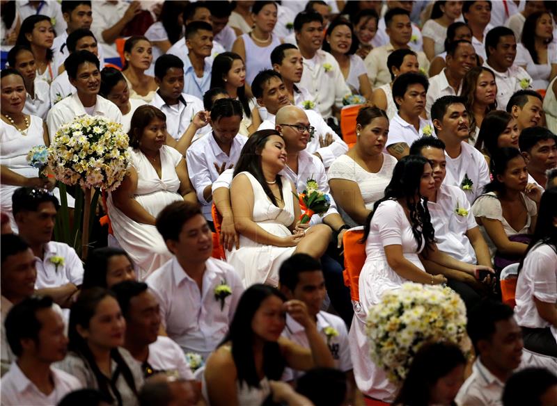 PHILIPPINES VALENTINES MASS WEDDING