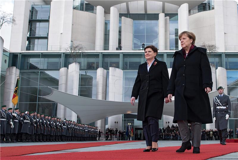 Poljska premijerka pozvala Merkel na zaokret u politici prema migrantima