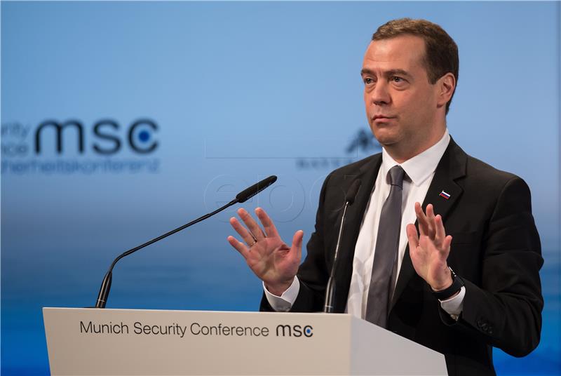 Medvedev: Rusija ne bombardira civile, na pomolu novi Hladni rat