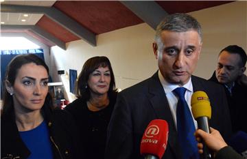 Karamarko: Čvrsto stojimo iza Hasanbegovića; smjena Lozančića uskoro