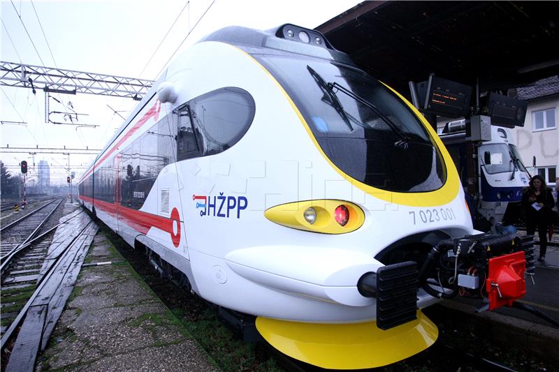 First regional train with electro-diesel locomotive put into operation