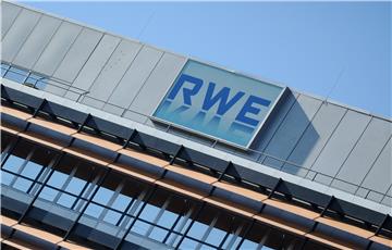 FILE GERMANY ECONOMY RWE