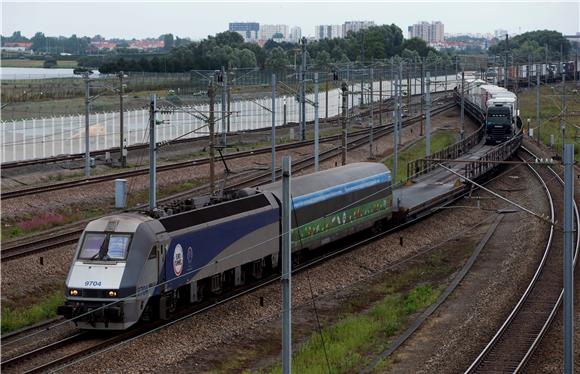 Eurotunnel traži od Britanije i Francuske nadoknadu prihoda izgubljenih zbog izbjegličke krize