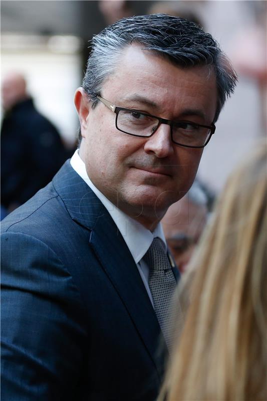 Oreskovic says Croatia will protect its national interests in migrant crisis