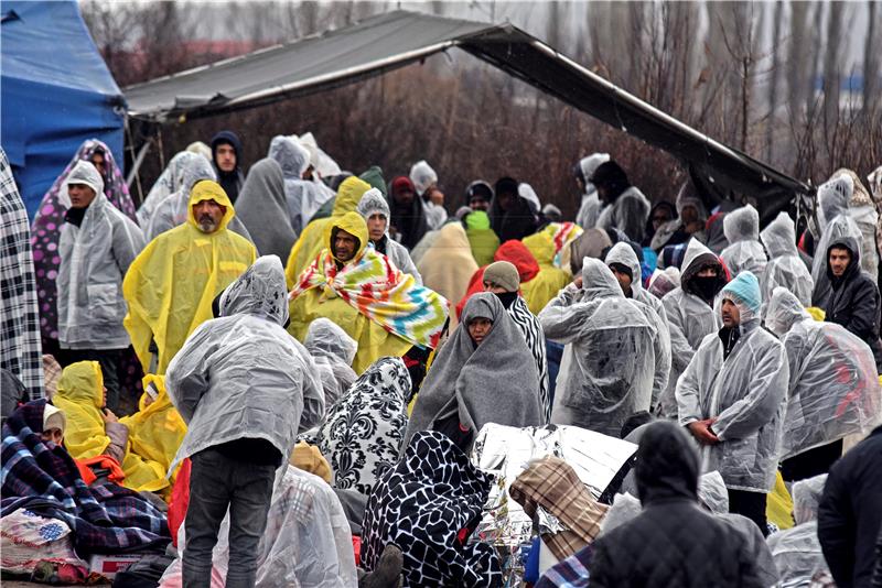 Srbijanska policija zaustavila 150 migranata koji su pješice krenuli u Hrvatsku