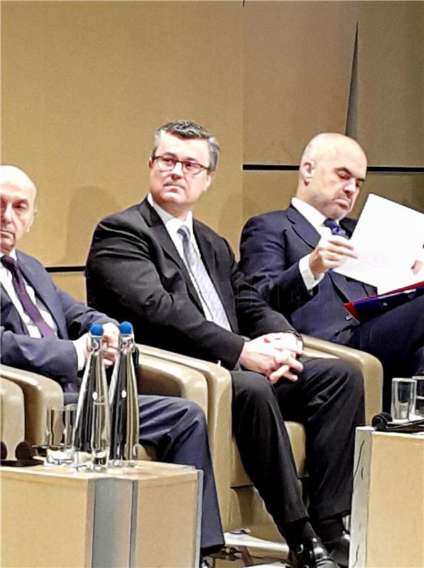 Oreskovic presents Croatia's investment projects at EBRD summit in London