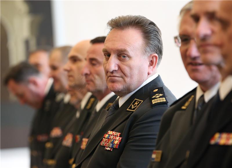 Generalu zbora Dragi Lovriću uručena odlikovanja u Uredu predsjednice