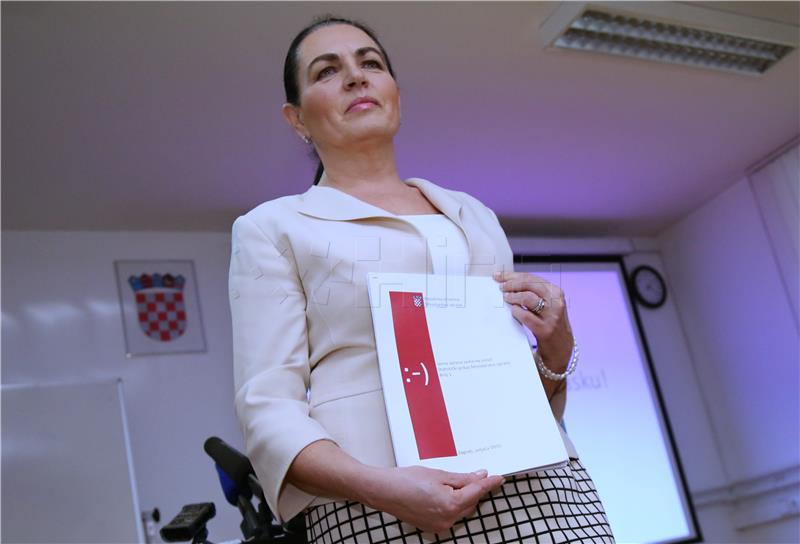 Ministrica Jurlina Alibegović predstavila publikaciju "Javna uprava vama na usluzi"