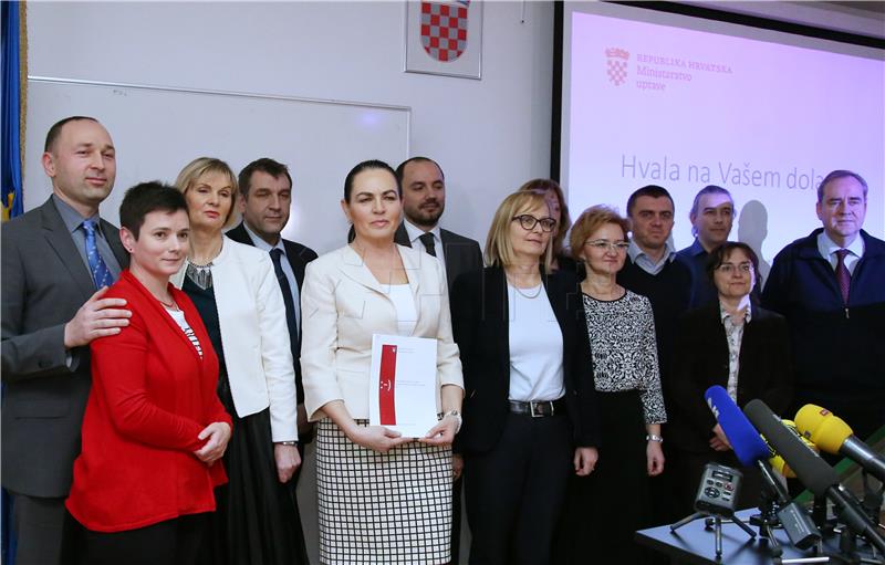 Ministrica Jurlina Alibegović predstavila publikaciju "Javna uprava vama na usluzi"