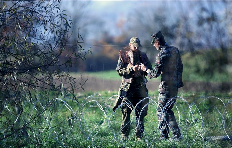 Slovenska vojska na granici, lokalne zajednice ne žele migrante