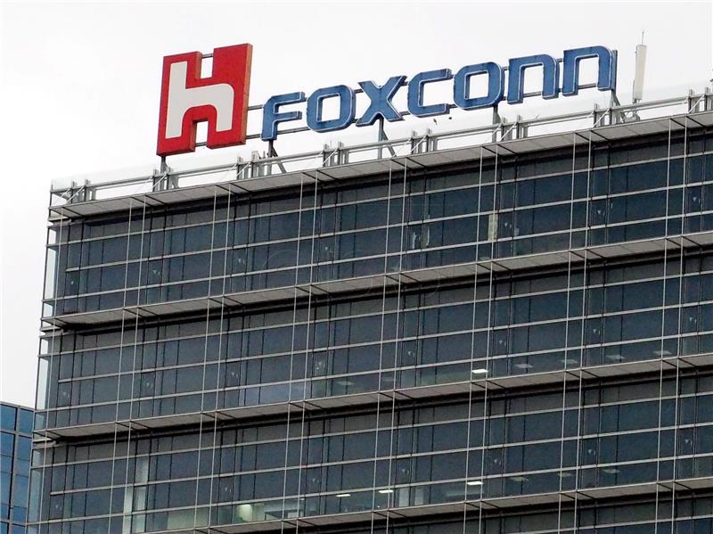 Foxconn za 4,3 milijarde dolara preuzima Sharp