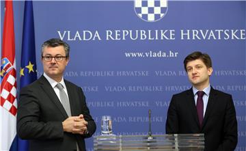 Konferencija za medije premijera Oreškovića i ministra Marića