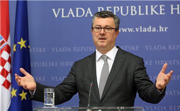 Konferencija za medije premijera Oreškovića i ministra Marića