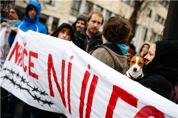 Demonstrations for, against migrants held in Ljubljana