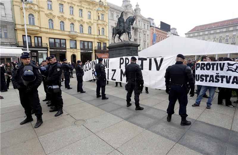 Postrojavanje A-HSP-a i kontraprosvjed Radničke fronte na glavnom zagrebačkom trgu