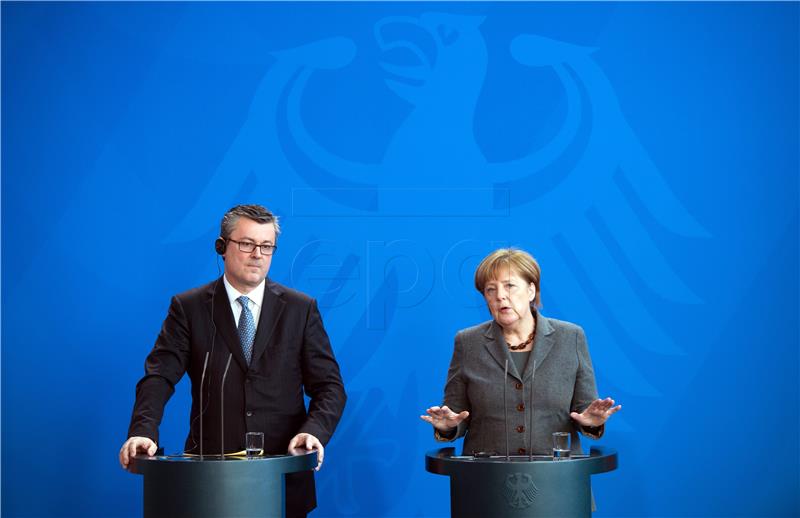 Merkel, Oreskovic advocate stronger economic ties, joint response to migrant crisis