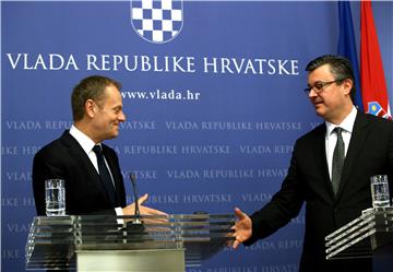 Tusk i Orešković za poštivanje Schengena i pomoć Makedoniji