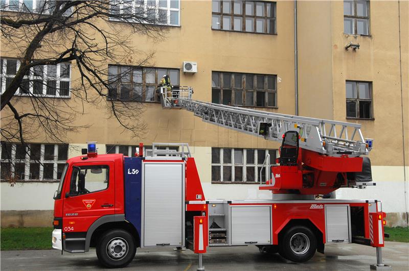 Karlovac: U vježbi suočavanja s terorističkom prijetnjom evakuirano 200-njak učenika