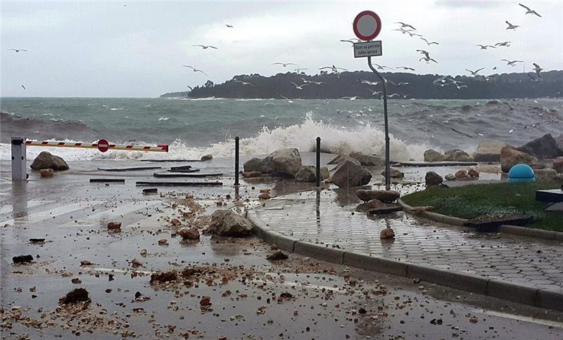 Nakon olujnog nevremena u Istri, saniraju se štete 