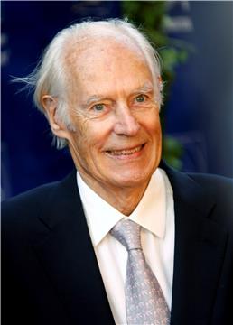 Umro George Martin, legendarni producent Beatlesa 