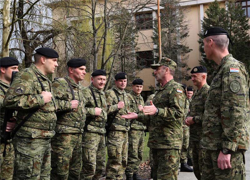 General Šundov obišao Gardijsko oklopno mehaniziranu brigadu u Vinkovcima