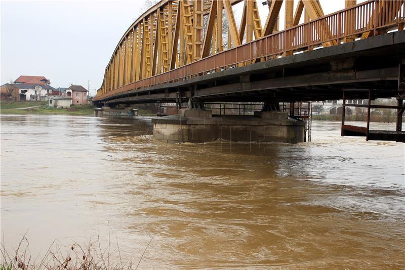 U Srbiji proglašeno izvanredno stanje zbog poplava i kiše