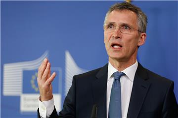 Pet NATO-ovih brodova u Egejskom moru radi nadzora krijumčara migranata- Stoltenberg