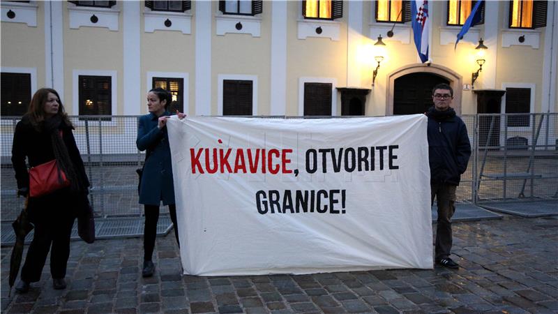 Prosvjed na Markovom trgu "Zatvaranje granica ubija"