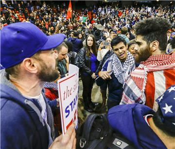 Trump krivi "komunista Sandersa" za sukobe u Chicagu