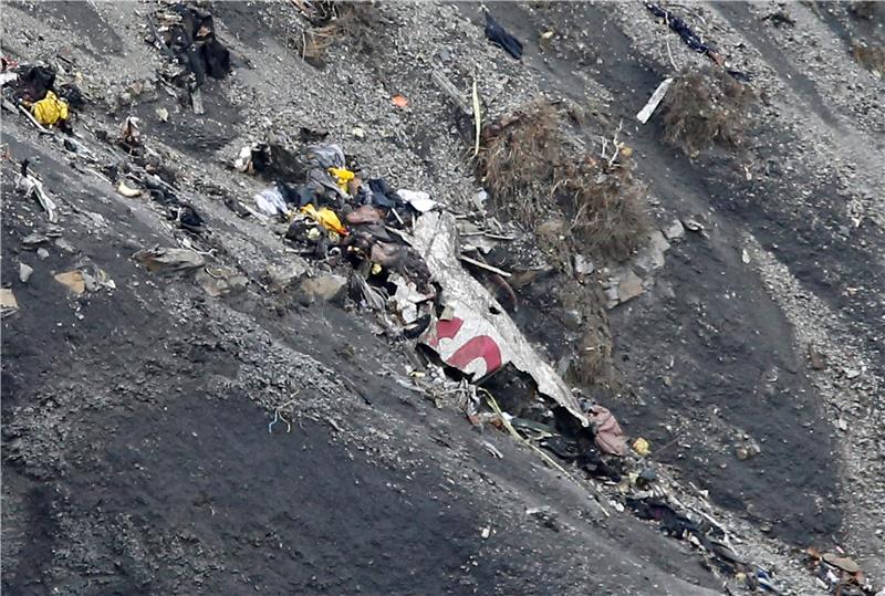 FILE FRANCE GERMANWINGS PLANE CRASH REPORT RELEASE