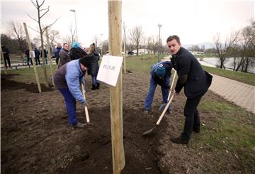 Ususret Europskim sveučilišnim igrama na Jarunu započela sadnja 500 sadnica stabala