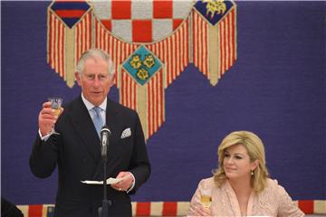  Princ Charles i  njegova supruga Camilla nazočili svečanoj večeri njima u čast u Uredu predsjednice